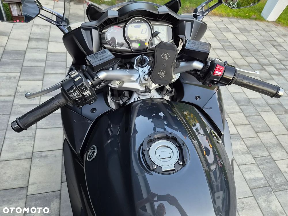 Yamaha FJR - 16