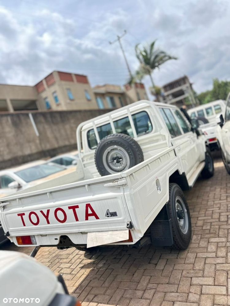 Toyota Land Cruiser - 15