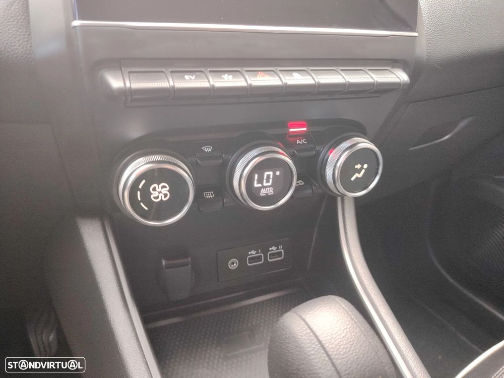 Renault Captur 1.6 E-Tech Full Hybrid Techno — fotografia 17