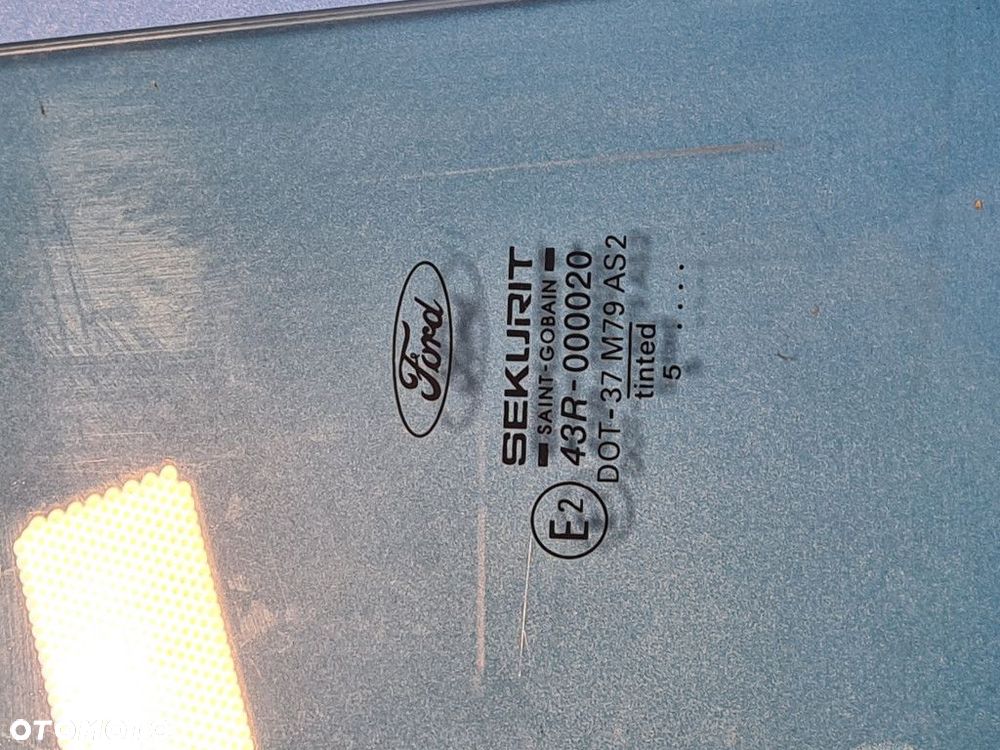 SZYBA DRZWI TYŁ PRAWA   FORD MONDEO MK3 - 2