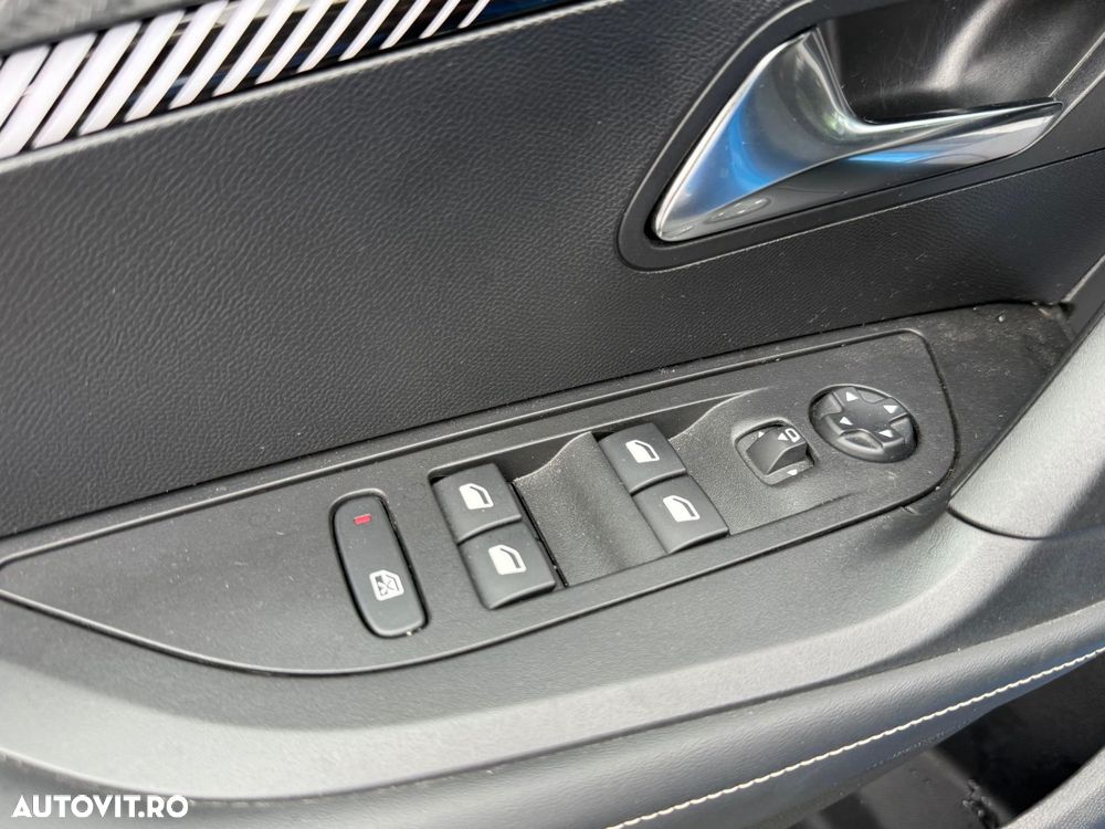 Peugeot 2008 1.2L PureTech 130 S&S EAT8 Allure - 26