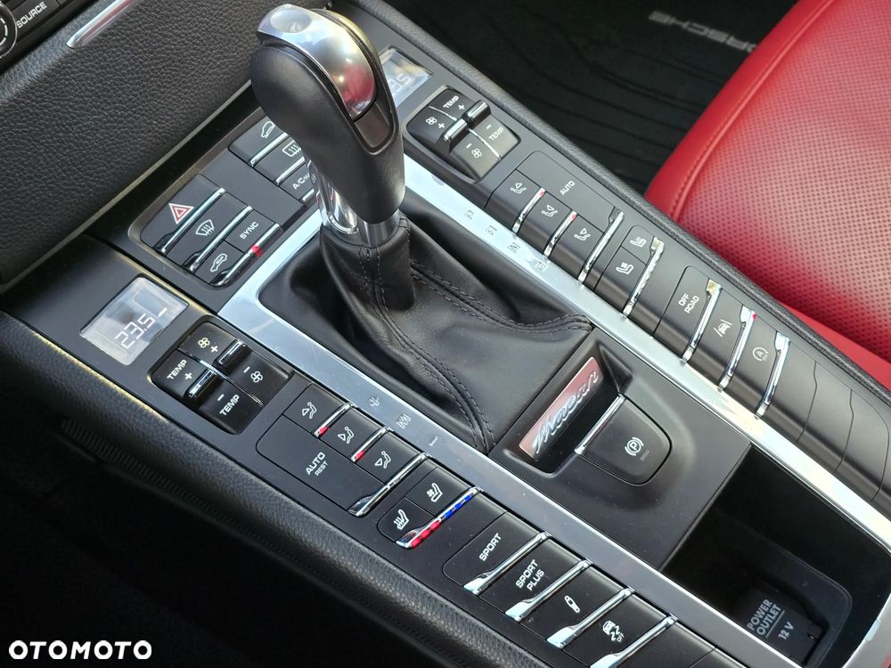 Porsche Macan - 25