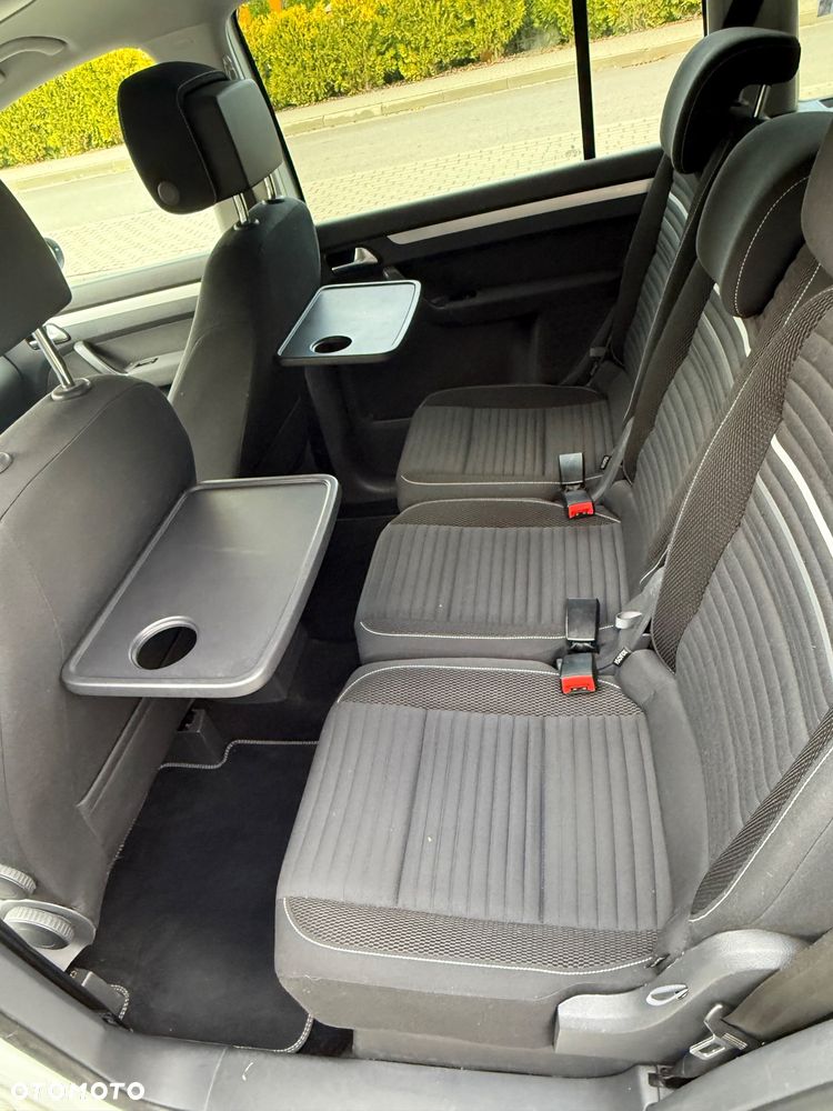 Volkswagen Touran - 22