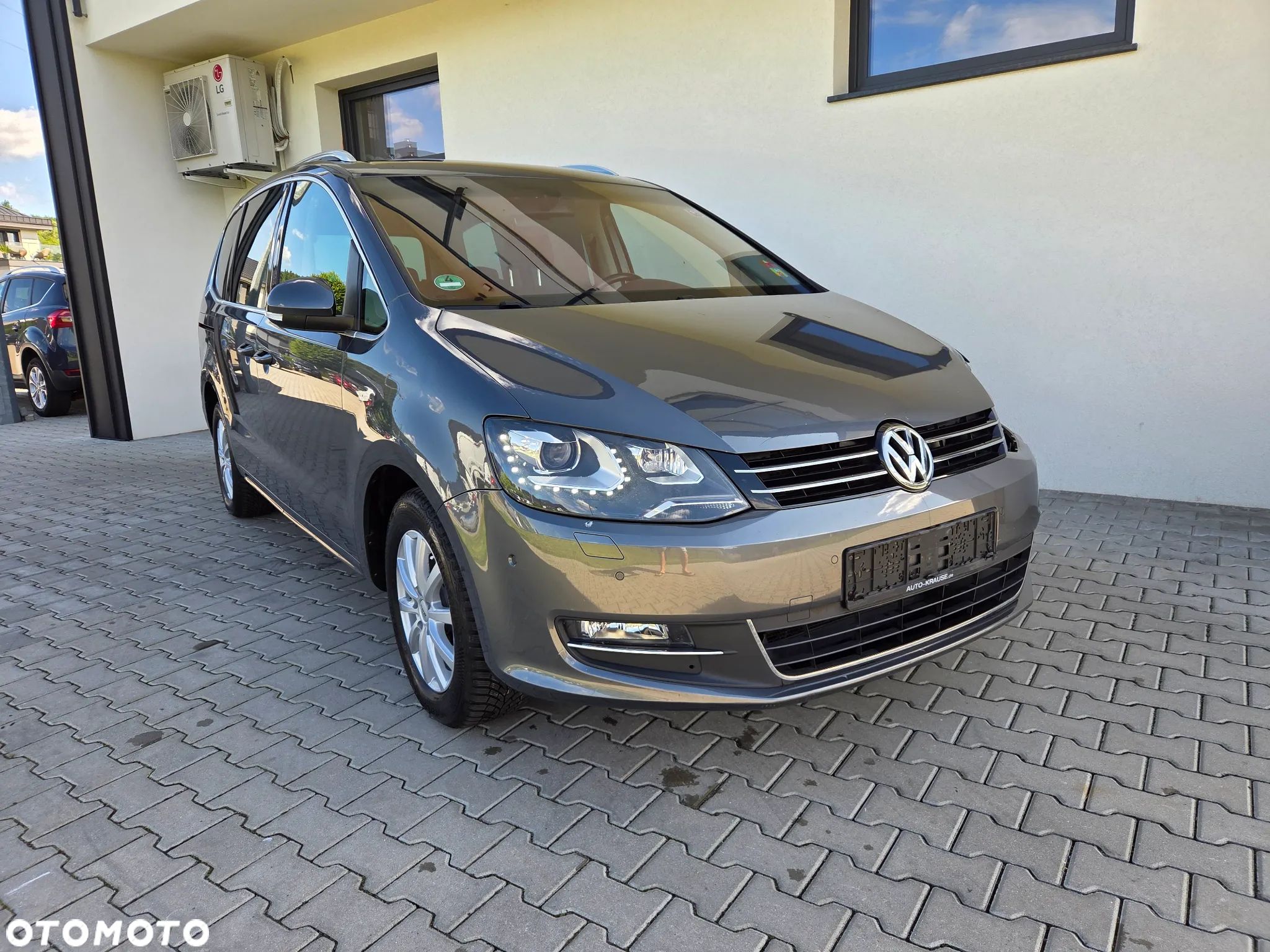 Volkswagen Sharan - 1