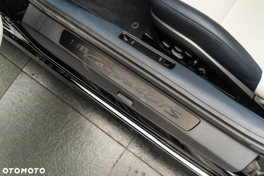 Porsche 911 Carrera 4 GTS - 23