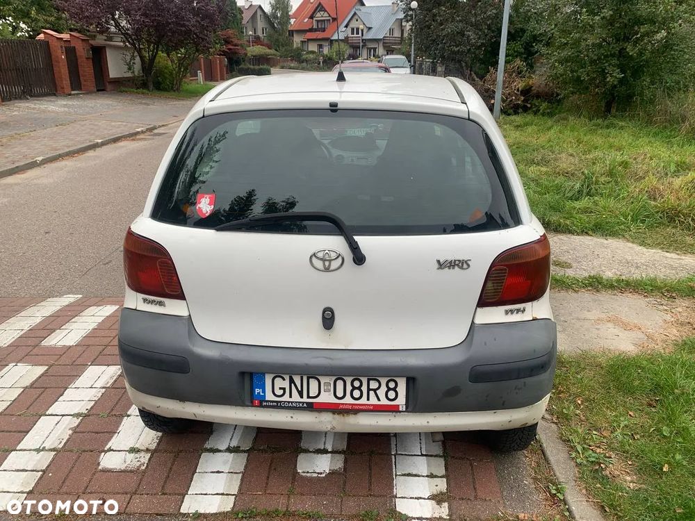 Toyota Yaris 1.0 Base - 3