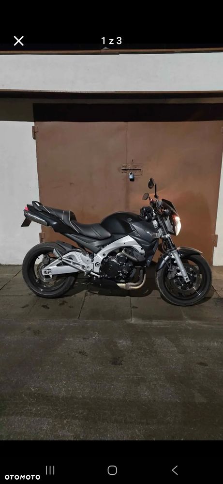 Suzuki GSR - 1