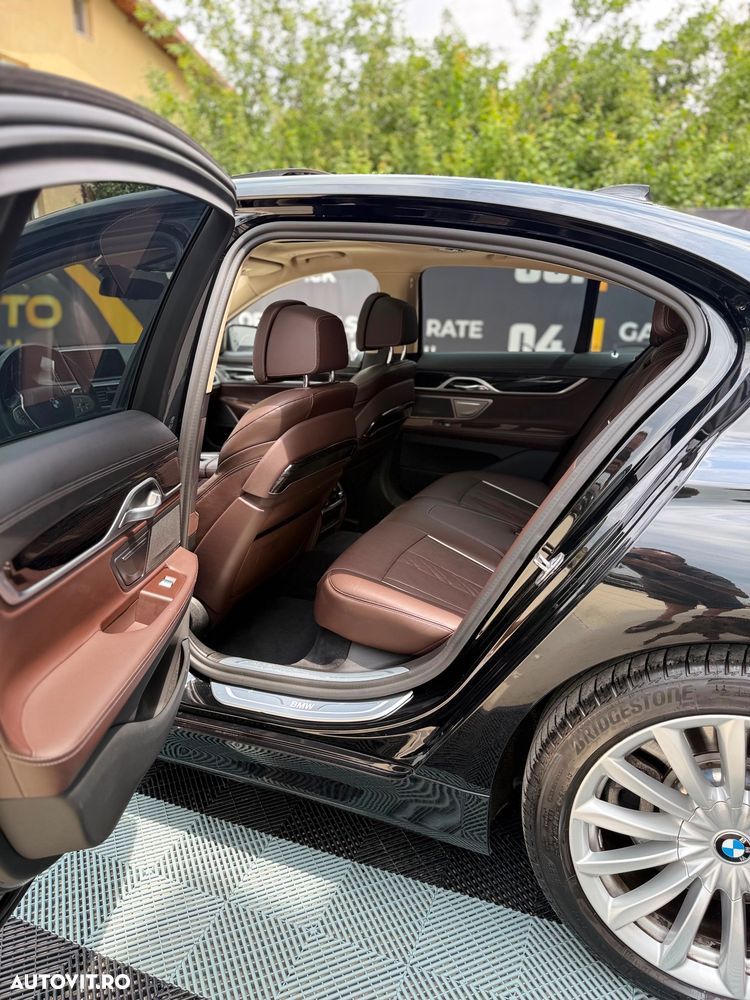 BMW Seria 7 750i xDrive - 31