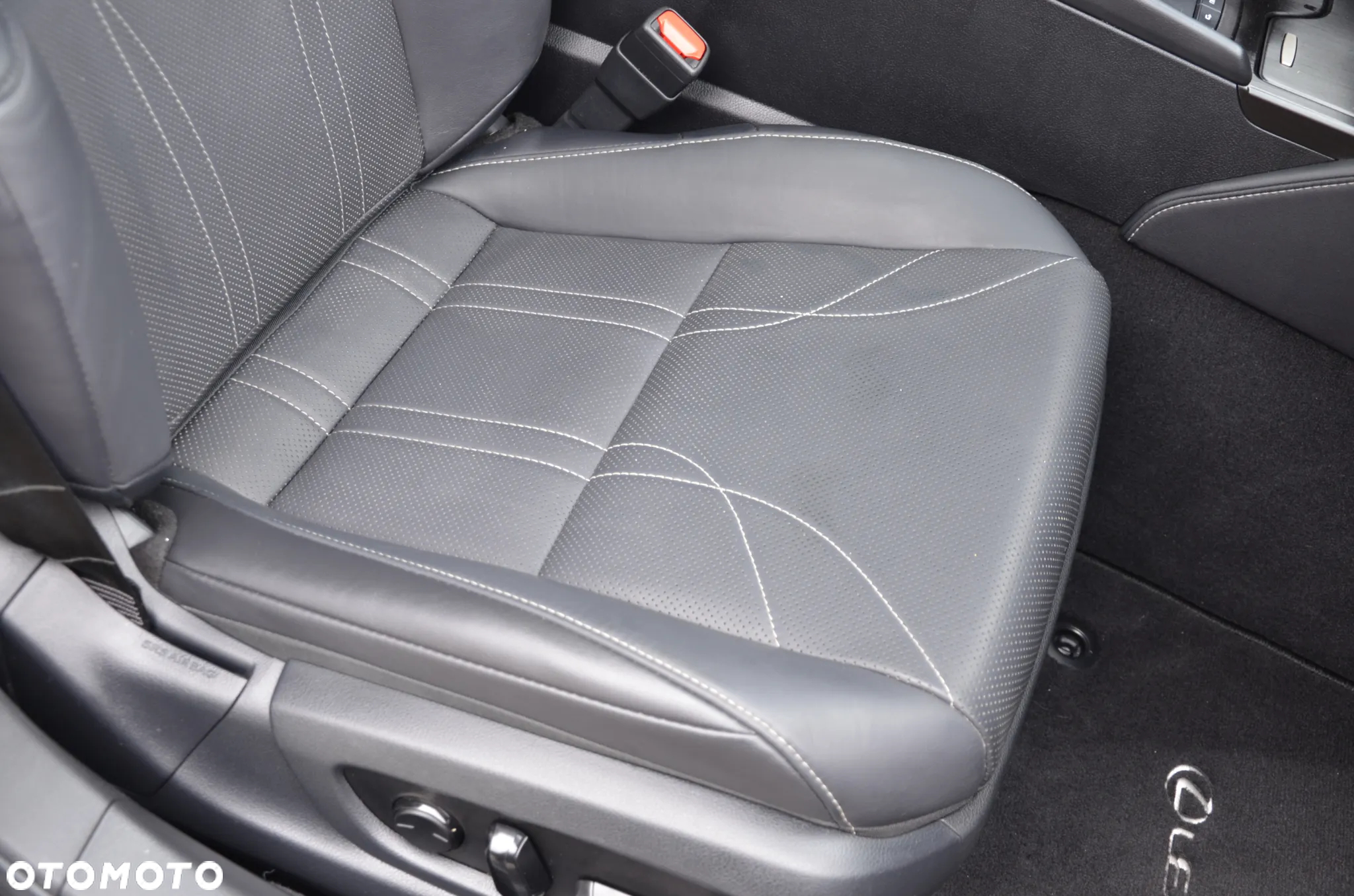 Lexus ES 300h Prestige - 18