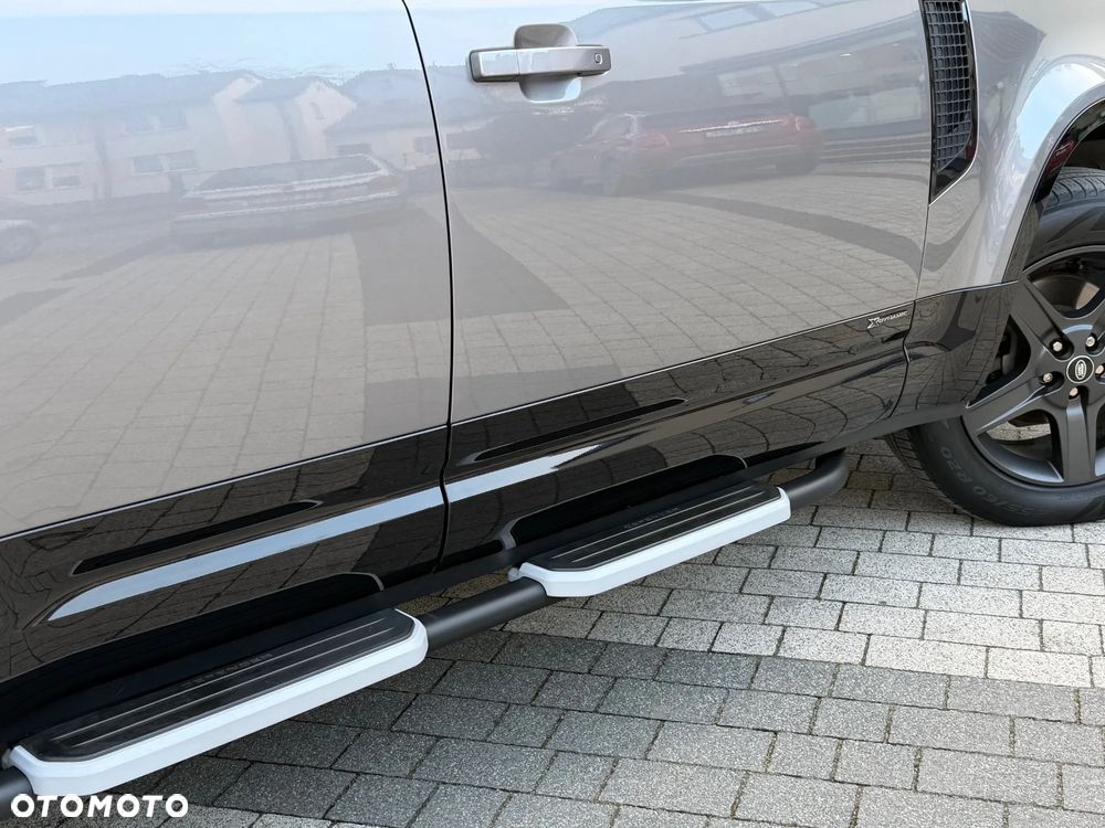 Land Rover Defender 110 D250 X-Dynamic S - 13