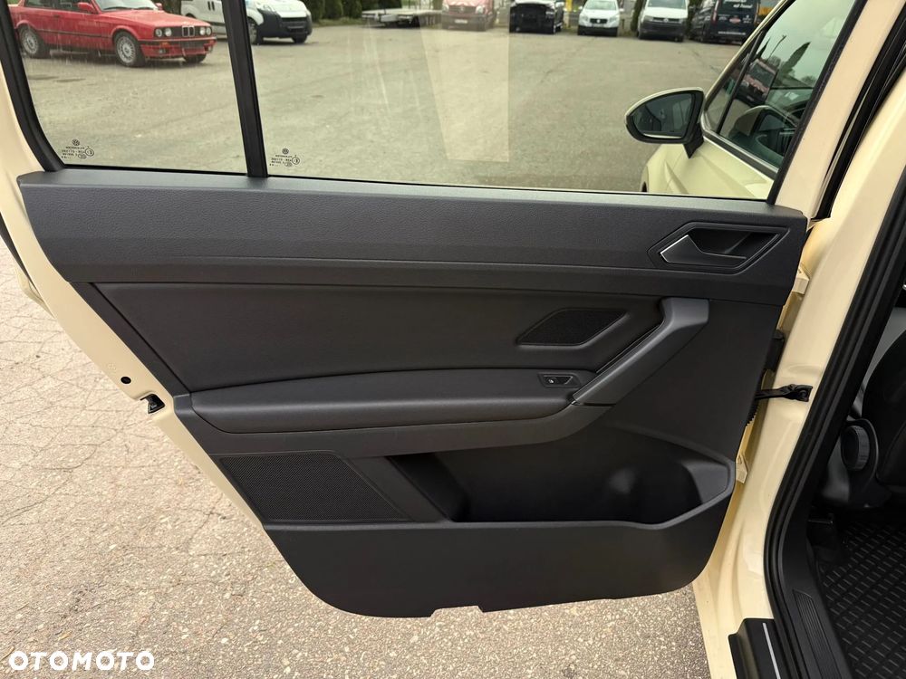 Volkswagen Touran 2.0 TDI SCR DSG Comfortline - 23