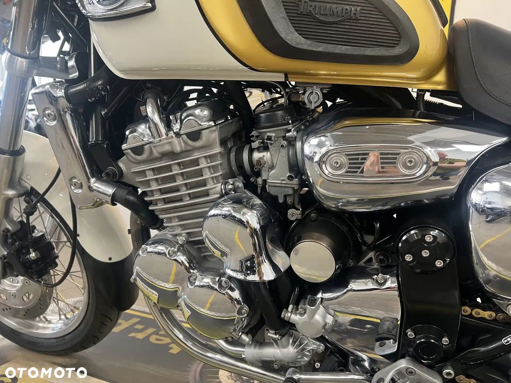 Triumph Adventurer - 27
