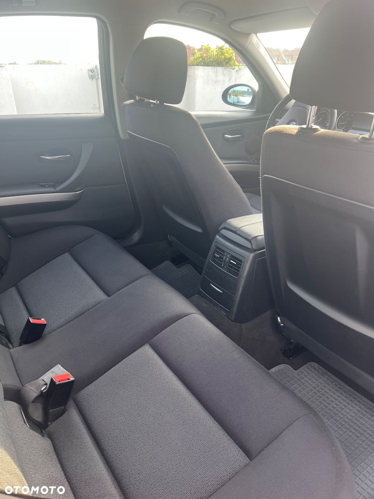 BMW Seria 3 318i - 9