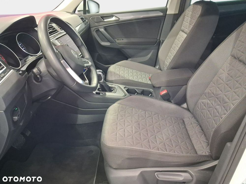 Volkswagen Tiguan - 13