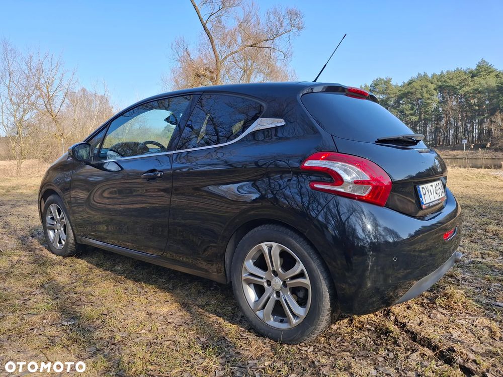 Peugeot 208 e-HDi 92 Stop&Start Allure - 2