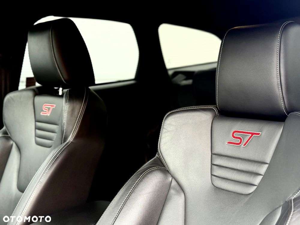 Ford Focus 2.0 EcoBoost ST mit Leder-Sport-Paket - 24