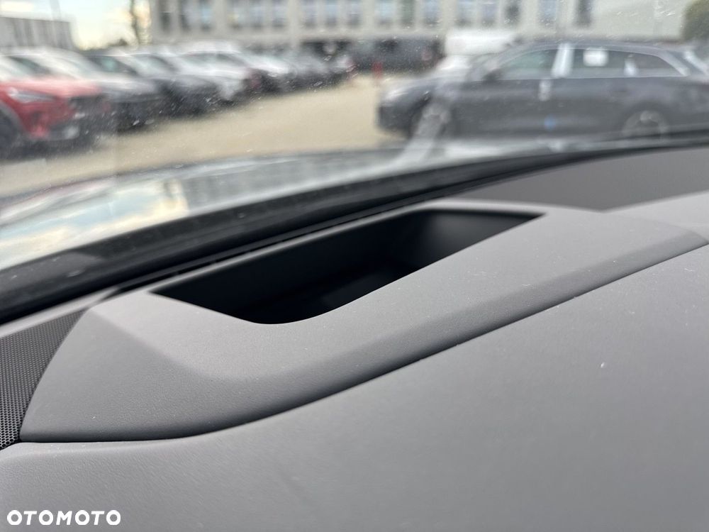 Audi S8 - 32