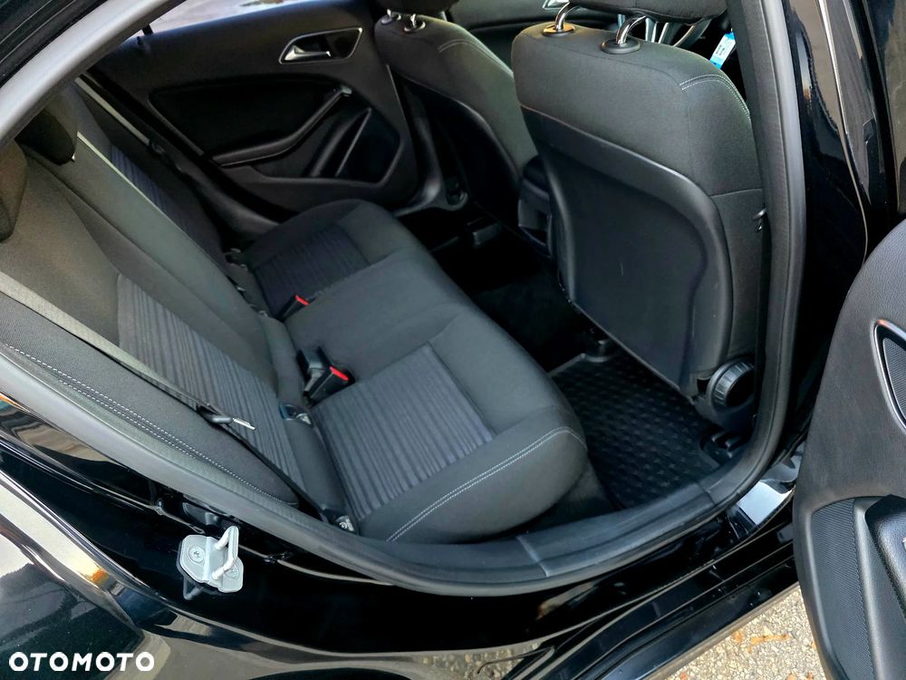Mercedes-Benz Klasa A 180 (BlueEFFICIENCY) - 17