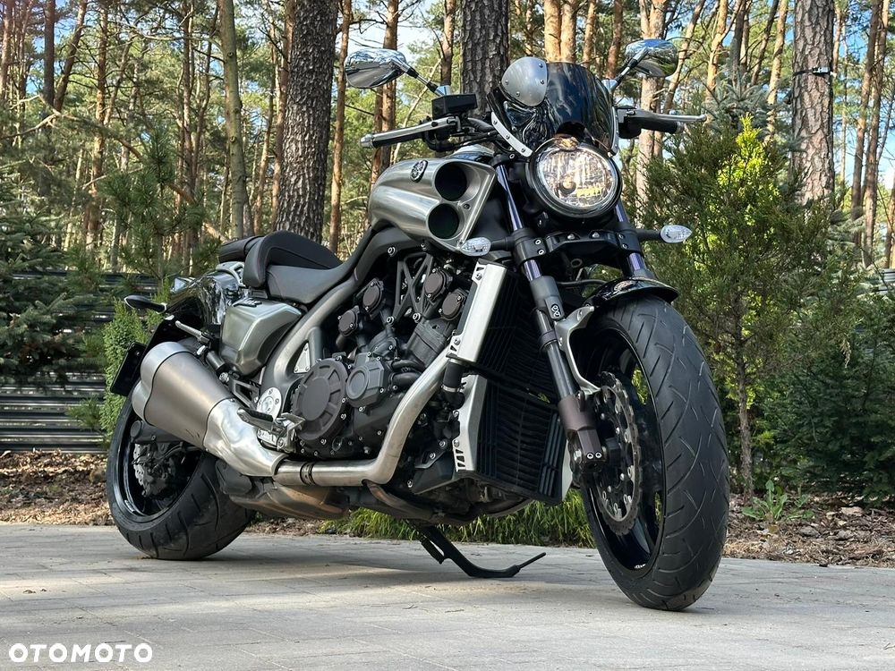 Yamaha V-MAX - 4