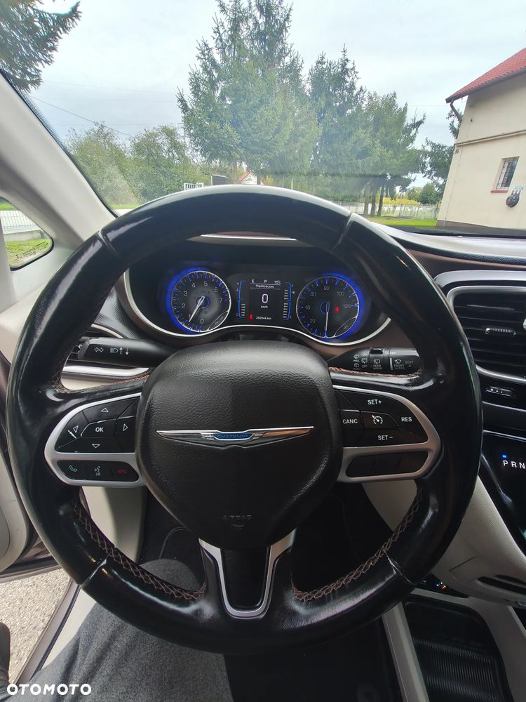 Chrysler Pacifica - 16