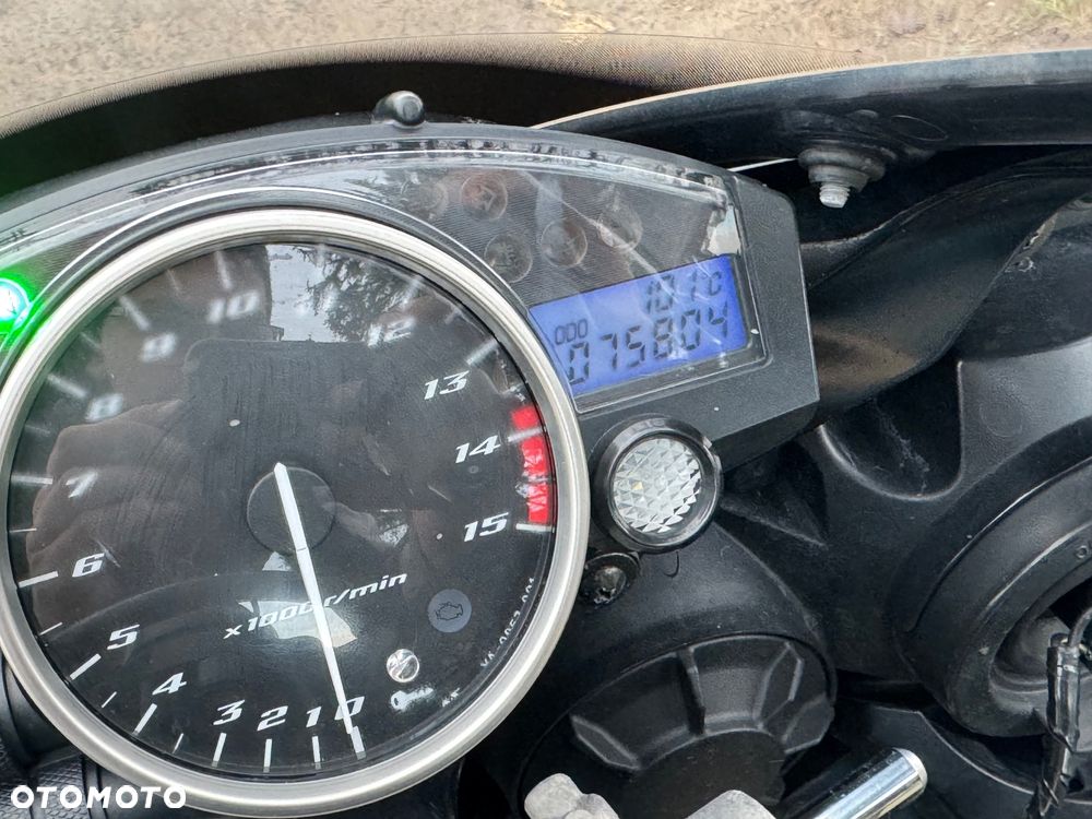 Yamaha R1 - 11