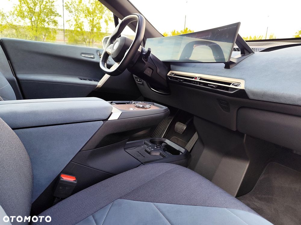 BMW iX xDrive40 76.6kWh Signature - 11
