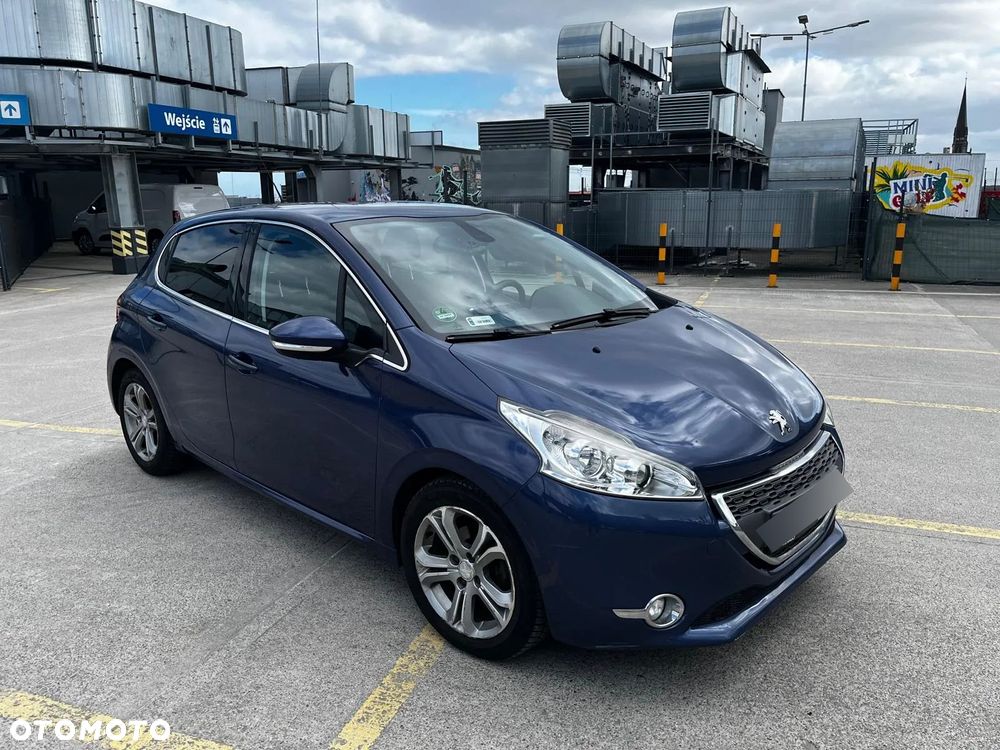 Peugeot 208 - 1