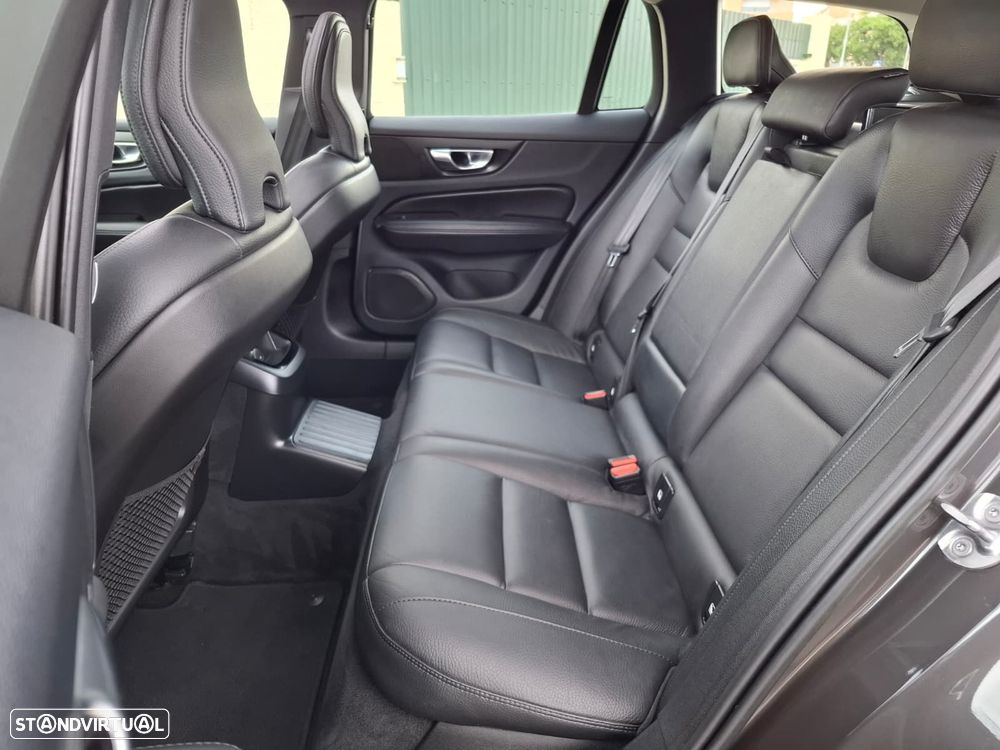 Volvo V60 2.0 T6 AWD TE Plus Bright - 44