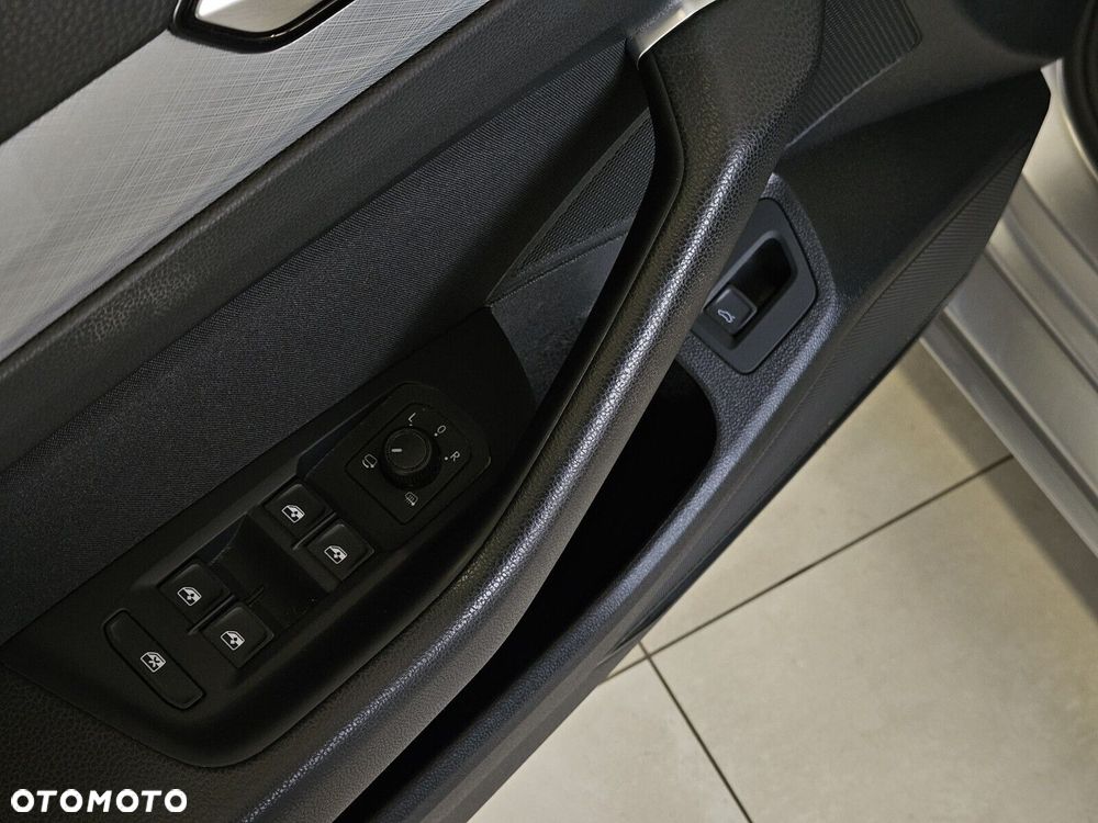 Volkswagen Passat - 25