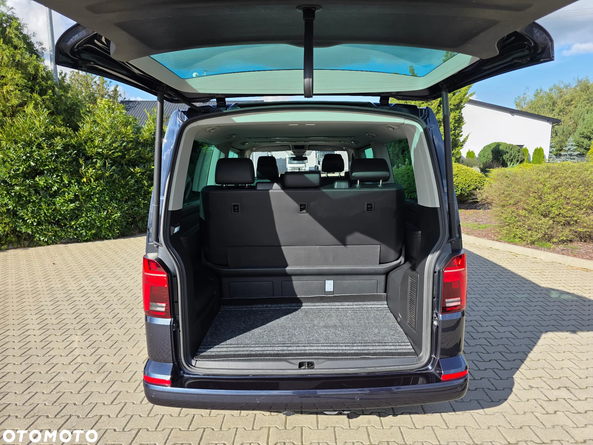 Volkswagen Multivan - 22