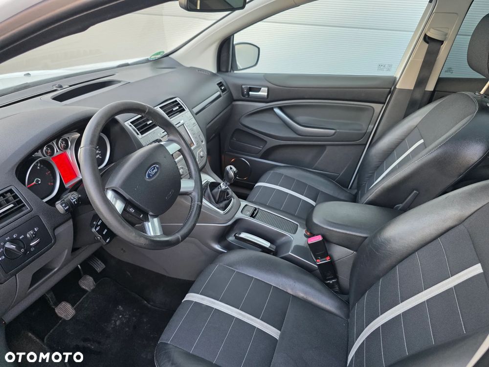 Ford Kuga 2.0 TDCi 4x4 Titanium - 29