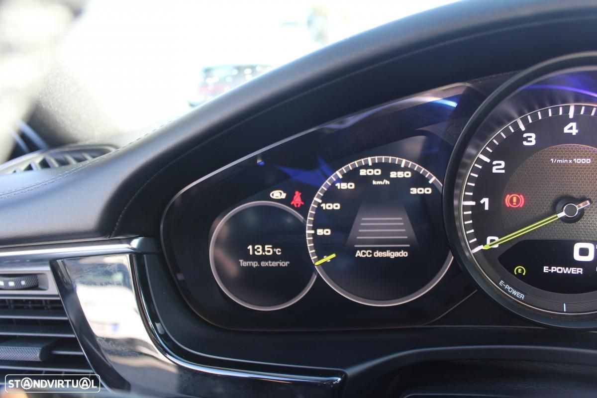 Porsche Panamera Sport Turismo 4 E-Hybrid - 41