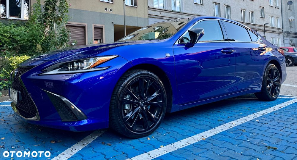 Lexus ES 300h F Sport Design - 2