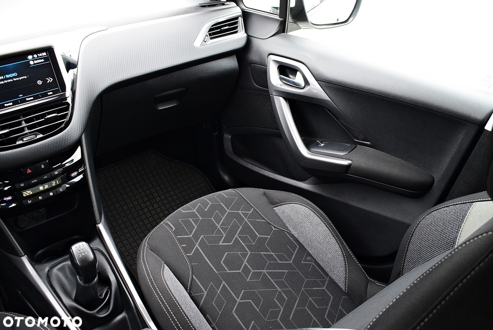 Peugeot 2008 - 18