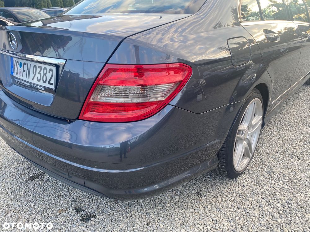 Mercedes-Benz Klasa C 180 CGI BlueEFFICIENCY Avantgarde - 12