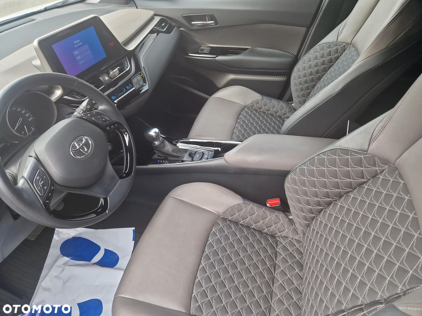 Toyota C-HR - 11