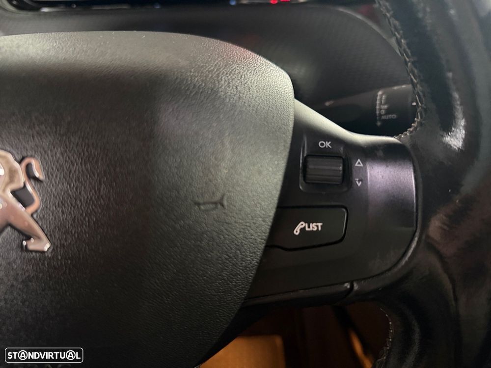 Peugeot 2008 1.2 PureTech Allure - 13