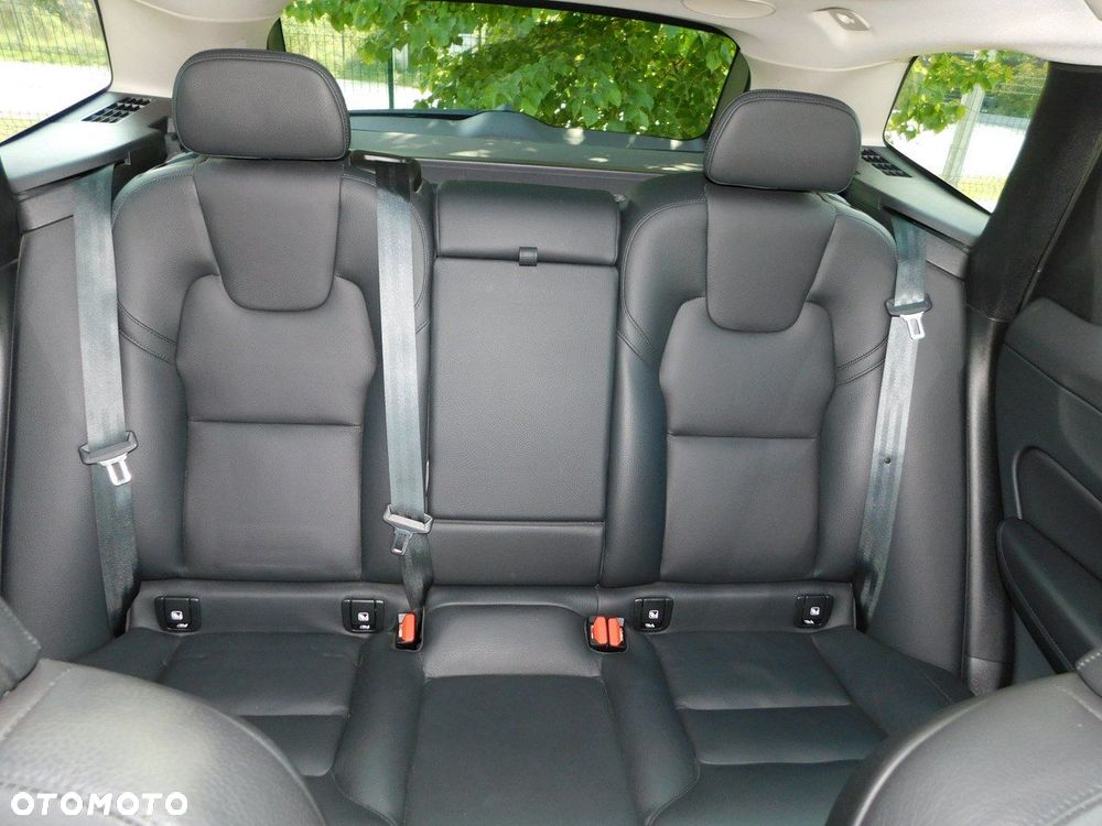 Volvo XC 60 B4 D Plus Bright - 12