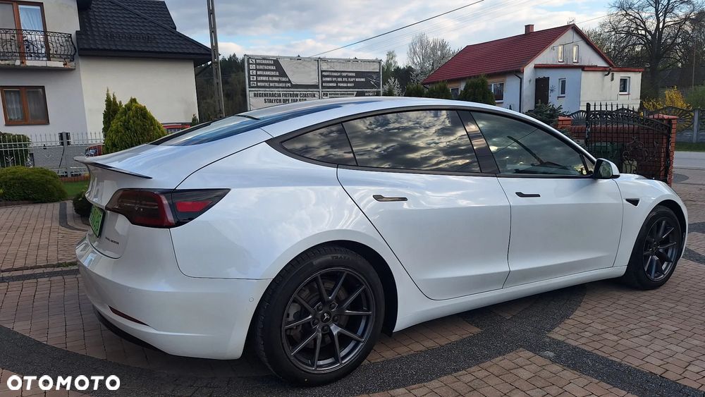 Tesla Model Y - 4