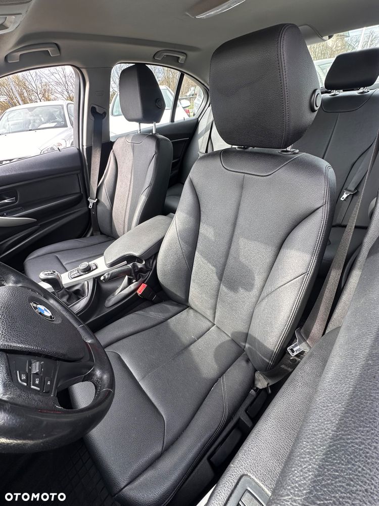 BMW Seria 3 318d Blue Performance Sport Line - 23