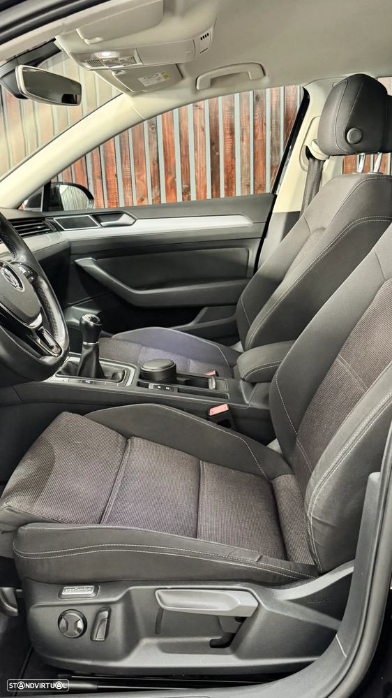 VW Passat Variant 2.0 TDI Confortline - 12