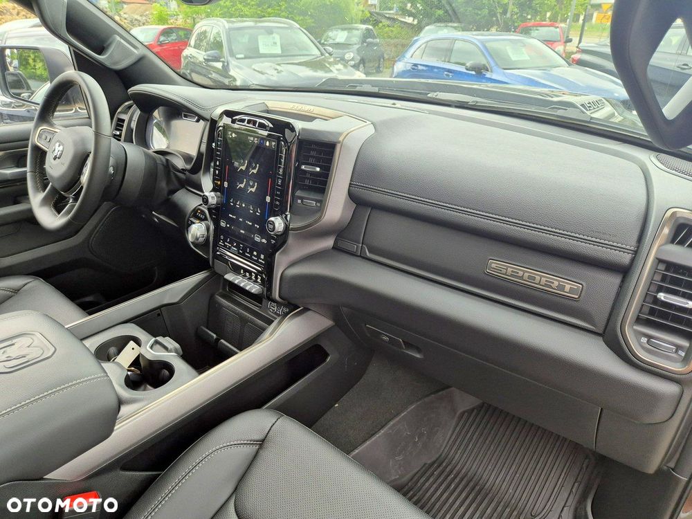 RAM 1500 Crew Cab Sport - 35