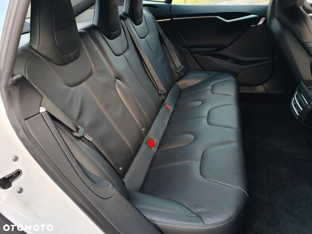 Tesla Model S - 20