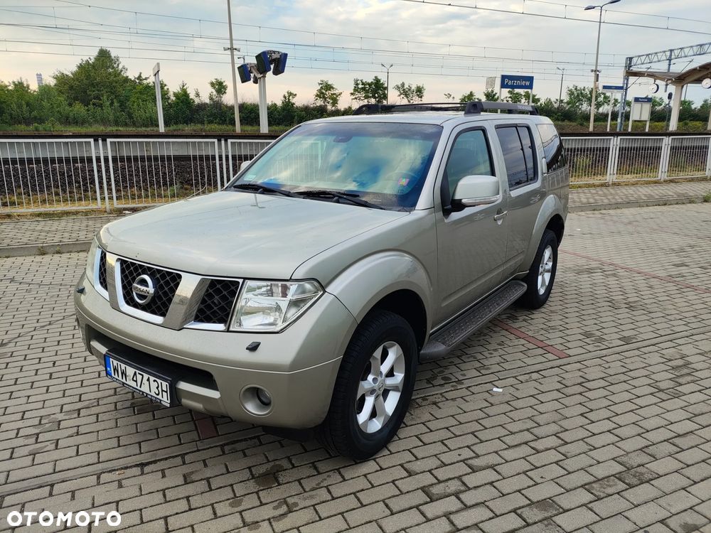 Nissan Pathfinder 2.5 D LE - 1