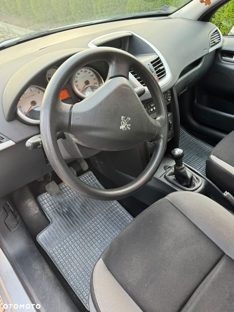 Peugeot 207 - 15