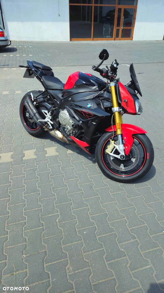 BMW S - 4