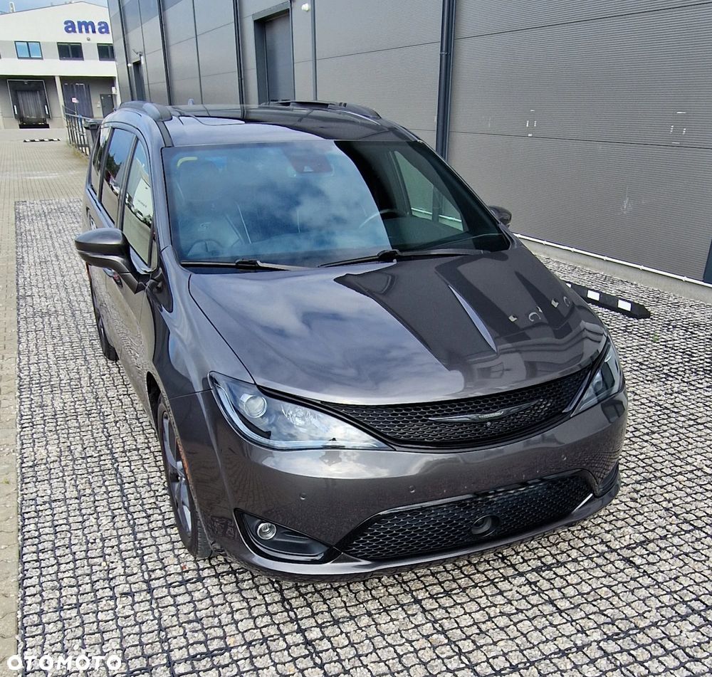 Chrysler Pacifica - 34