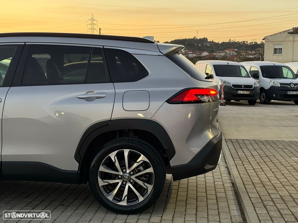 Toyota Corolla Cross 2.0 Hybrid Luxury - 33