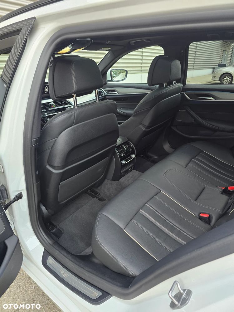 BMW Seria 5 530e Luxury Line sport - 17