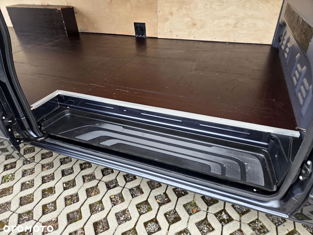 Mercedes-Benz Sprinter - 16